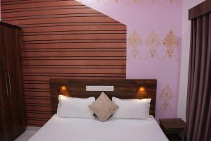 Afbeelding uit fotogalerij van CliffNest Stay in Ramakkalmedu