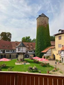 En have udenfor Hotel & Spa Wasserschloss Westerburg + 34 billeder