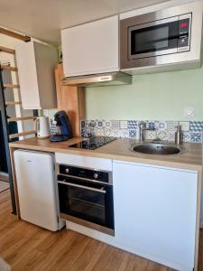 Kuchyň nebo kuchyňský kout v ubytování Cosy Color