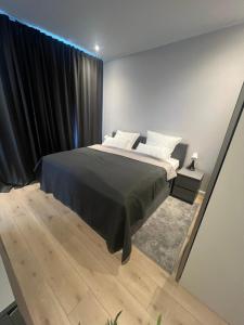 Ένα ή περισσότερα κρεβάτια σε δωμάτιο στο Amadeus Apartment