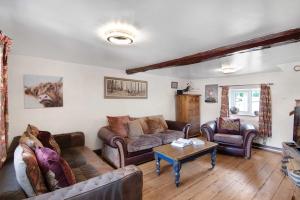 a living room with couches and a coffee table at Seven Space - Sandpit Cottage, 3 Bed Stay with Hot Tub in Thorpe Market +22 photos