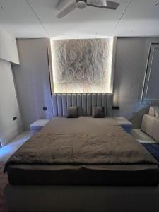 Ένα ή περισσότερα κρεβάτια σε δωμάτιο στο New Fusion suites +1 φωτογραφίες