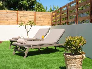 a hammock in the grass in a backyard at Gournes - NewTown Residences in Gournes
