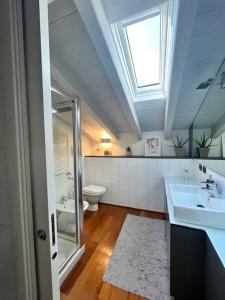 a bathroom with a sink and a toilet and a window at Studio21 Monza in Monza +10 photos