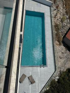 Bazén v ubytování PANORAMA F1 Luxury Apartment nebo v jeho okolí + 56 fotografií