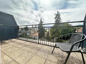 a chair sitting on a balcony with a fence at M Lorry Pop Art 3 chambres avec balcons proche Metz in Metz
