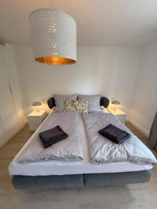 Postel nebo postele na pokoji v ubytování 2 Zimmer, zentral, ruhig, Balkon, hochwertig eingerichtet