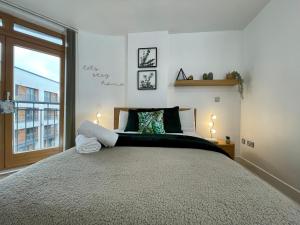a bedroom with a large bed and a window at Marshall Street Retreat in Birmingham