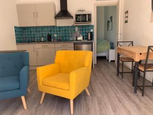 Η κουζίνα ή μικρή κουζίνα στο Petit appartement centre Barjac chez Art & Hasards