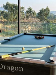 Τραπέζι μπιλιάρδου στο Sol Village Cố Đụng - FREE SÂN PICKLE BALL