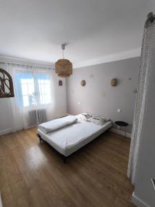 a bedroom with a bed and a wooden floor at Villa Eden in Latour-Bas-Elne