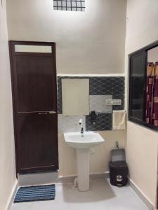 Ένα μπάνιο στο Akshat Home Stay +7 φωτογραφίες