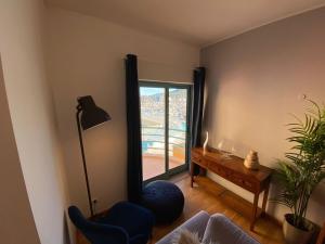 a living room with a couch and a table and a window at Marina Pool & Sea in Páteo +22 photos