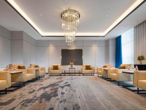 a waiting room with chairs and a projection screen at Ou Xia Mediterranean Hotel, Hyatt Plaza Zhangzhou Changtai in Changtai