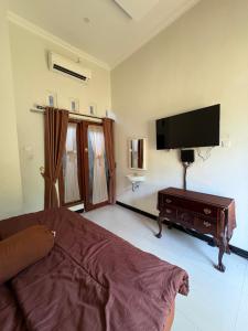 Μια τηλεόραση ή/και κέντρο ψυχαγωγίας στο Kreo Guest House