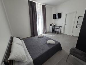 a bedroom with a bed with two towels on it at Mammarusina in Brindisi