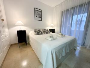 Postel nebo postele na pokoji v ubytování COSTA DEL SOL apartment Coto Real + 25 fotografií