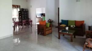 Posezení v ubytování Pallekelle Home Stay