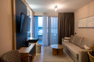 TV a/nebo společenská místnost v ubytování Sea Star Apartments + 84 fotografií