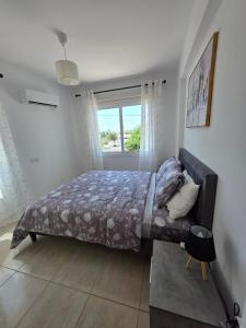 Ένα ή περισσότερα κρεβάτια σε δωμάτιο στο Ithaki Garden Cozy 1BR Apartment Universal