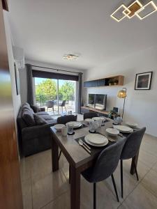 Χώρος καθιστικού στο Ithaki Garden Cozy 1BR Apartment Universal