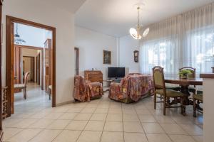 a living room with a table and a dining room at Vintage al passetto - Ancona Centro in Ancona