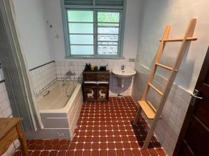 Koupelna v ubytování 微光之丘 + 51 fotografií