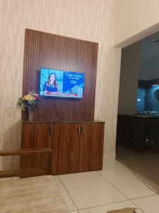 TV a/nebo společenská místnost v ubytování 88 STAY INN Edappally