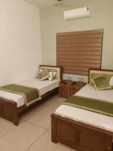 Postel nebo postele na pokoji v ubytování 88 STAY INN Edappally + 10 fotografií