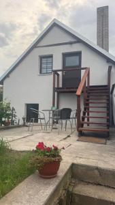 a house with a patio with a table and chairs at Ubytování U Kocábů in Drnholec