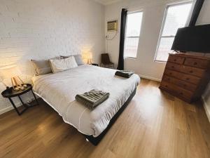 Ένα ή περισσότερα κρεβάτια σε δωμάτιο στο Neat 2 bedroom Apartment, with free parking