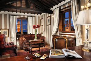 Posezení v ubytování Grand Hotel Continental Siena - Starhotels Collezione + 37 fotografií