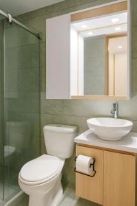 Ένα μπάνιο στο Loft Moderno en Zona Céntrica Torre Colpatria Museo Nacional