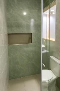 Ένα μπάνιο στο Loft Moderno en Zona Céntrica Torre Colpatria Museo Nacional