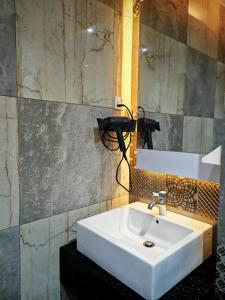 Un baño de Comfort Suite in Miri 12 fotos más