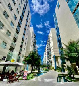 a city street with tall buildings and a swimming pool at Apartamento JTR Maceio AL in Maceió