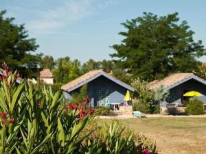 Κήπος έξω από το Chalet #14, 4 Pers, Domaine de Ribiere