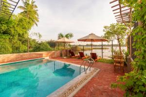 Swimmingpoolen hos eller tæt på Calm House 4 Hoi An + 17 billeder