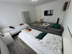 TV a/nebo společenská místnost v ubytování FeWo Elbo46 mit Balkon, Waschmaschine & Smart TV