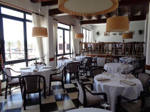 Restaurace v ubytování Hostal S'Algaret