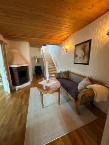 a living room with a couch and a table at Château Fossen 3 in Grong