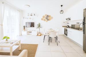 Η κουζίνα ή μικρή κουζίνα στο Estrella Dominicus Apartamento - Bayahibe