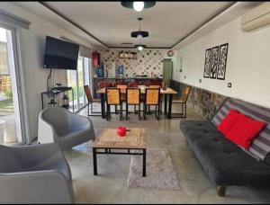 a living room with a couch and a table at Refugio de montaña in La Rioja