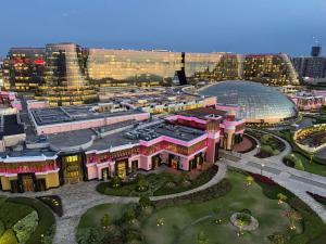 an aerial view of a city with a building at Luxurious 1 Br Facing Manila Bay Sunset Nearby Okada MOA Solaire Ayala Malls in Manila