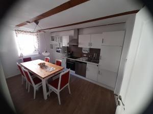 a kitchen with a table and chairs in a room at Ferienwohnung Alte Schmiede in Herbolzheim