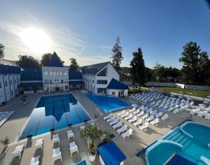 an aerial view of a resort with a pool and chairs at Studio Vata in Vaţa de Jos