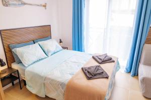 Postel nebo postele na pokoji v ubytování Tenerife Surf & Sun Bungalow in Las Americas