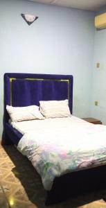 Una cama o camas en una habitación de Jordan Garden Hotel and Event Center