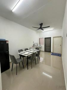 Φωτογραφία από το άλμπουμ του 2 bedroom Kuala Terengganu House Near to City and Gong Badak - 6 pax max σε Kuala Terengganu