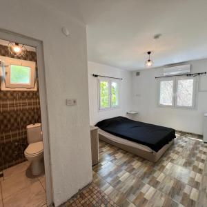 Ένα μπάνιο στο villa hidden paradise garden apart & villas